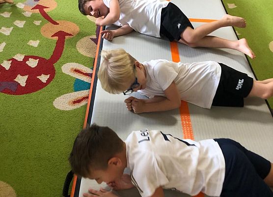 ZAJĘCIA GIMNASTYCZNE Z TRENERKĄ W GRUPIE MOTYLKI grafika