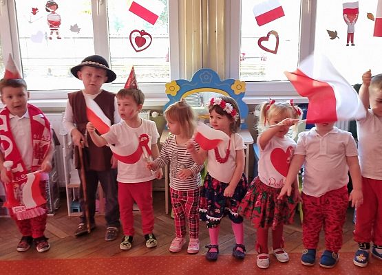 DZIEŃ  W  STROJACH  BIAŁO - CZERWONYCH grafika