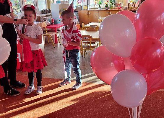 DZIEŃ  W  STROJACH  BIAŁO - CZERWONYCH grafika