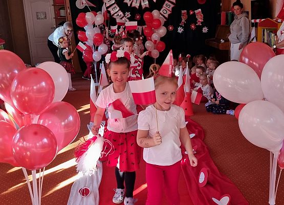 DZIEŃ  W  STROJACH  BIAŁO - CZERWONYCH grafika