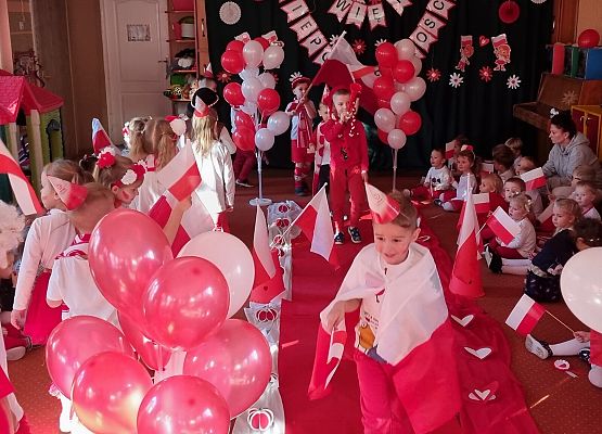 DZIEŃ  W  STROJACH  BIAŁO - CZERWONYCH grafika