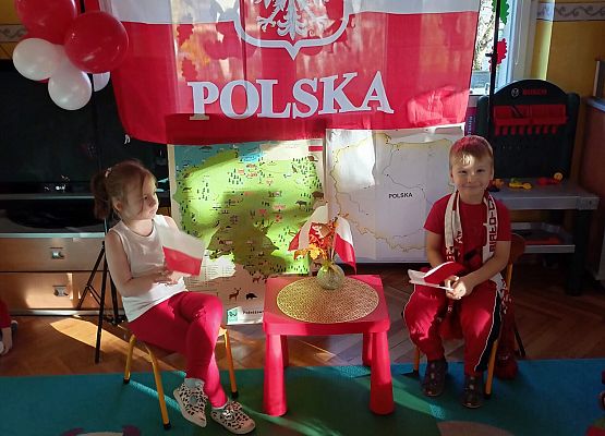 DZIEŃ  W  STROJACH  BIAŁO - CZERWONYCH grafika