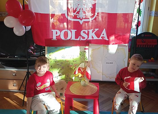 DZIEŃ  W  STROJACH  BIAŁO - CZERWONYCH grafika