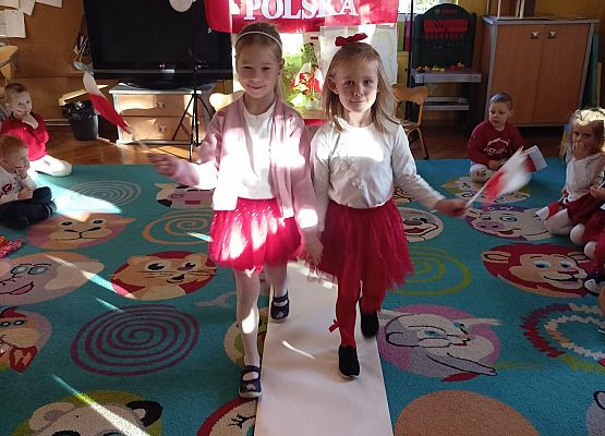 DZIEŃ  W  STROJACH  BIAŁO - CZERWONYCH grafika