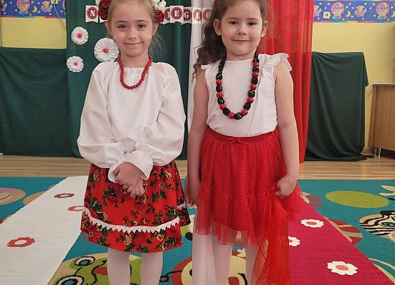 DZIEŃ  W  STROJACH  BIAŁO - CZERWONYCH grafika