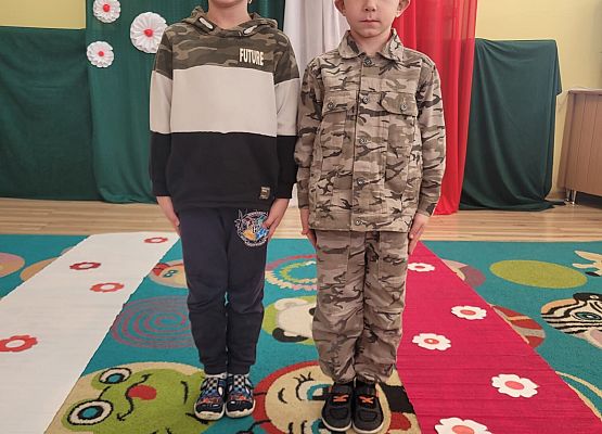 DZIEŃ  W  STROJACH  BIAŁO - CZERWONYCH grafika