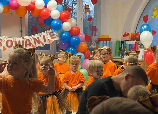 PASOWANIE NA MALUCHA W TYGRYSKACH grafika