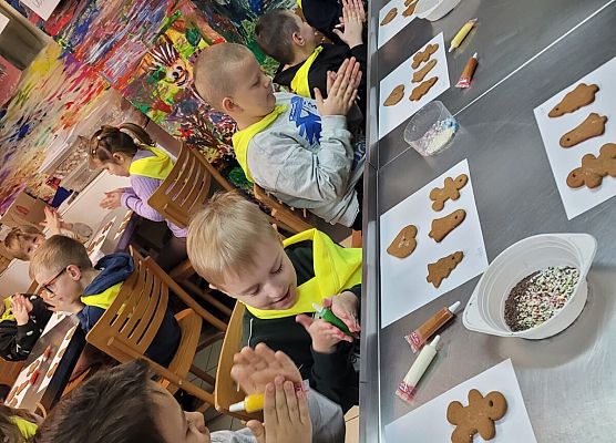 PINGWINKI I MOTYLKI NA WARSZTATACH ZDOBIENIA PIERNIKÓW grafika