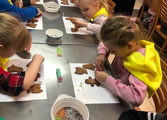 PINGWINKI I MOTYLKI NA WARSZTATACH ZDOBIENIA PIERNIKÓW grafika