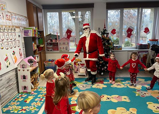 WESOŁE  MIKOŁAJKI  W  PRZEDSZKOLU grafika