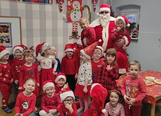 WESOŁE  MIKOŁAJKI  W  PRZEDSZKOLU grafika