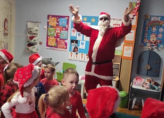 WESOŁE  MIKOŁAJKI  W  PRZEDSZKOLU grafika