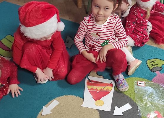 WESOŁE  MIKOŁAJKI  W  PRZEDSZKOLU grafika