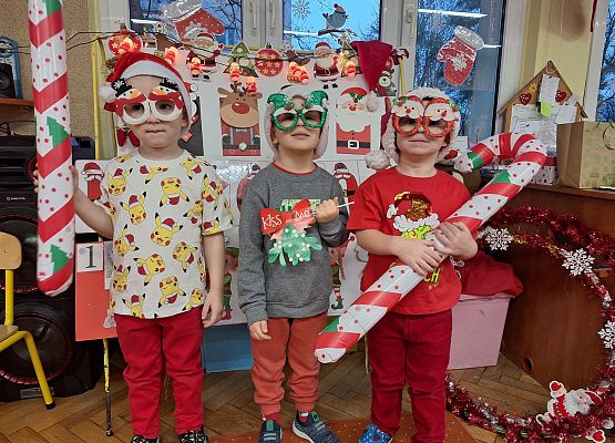 WESOŁE  MIKOŁAJKI  W  PRZEDSZKOLU grafika