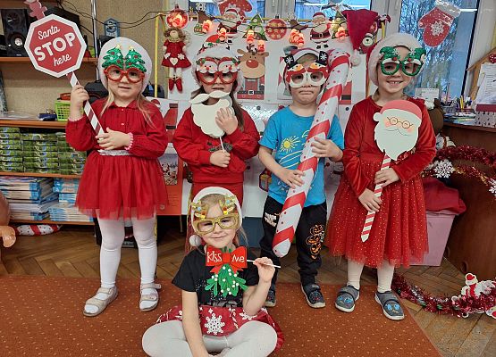 WESOŁE  MIKOŁAJKI  W  PRZEDSZKOLU grafika