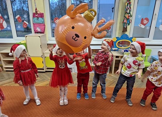 WESOŁE  MIKOŁAJKI  W  PRZEDSZKOLU grafika