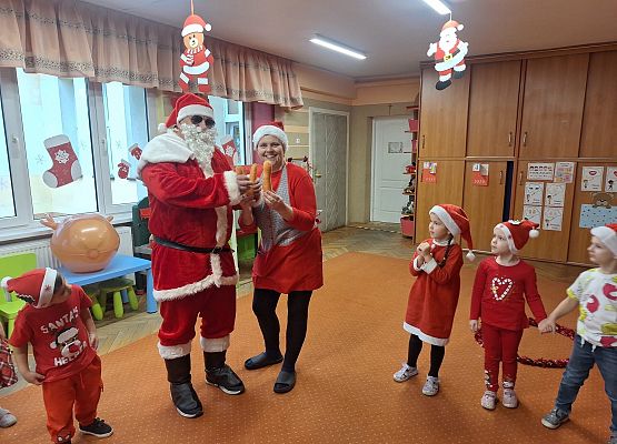 WESOŁE  MIKOŁAJKI  W  PRZEDSZKOLU grafika