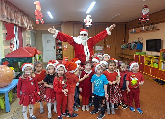 WESOŁE  MIKOŁAJKI  W  PRZEDSZKOLU grafika
