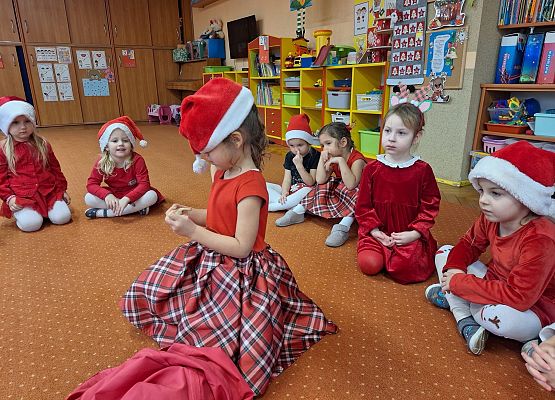 WESOŁE  MIKOŁAJKI  W  PRZEDSZKOLU grafika