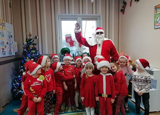 WESOŁE  MIKOŁAJKI  W  PRZEDSZKOLU grafika