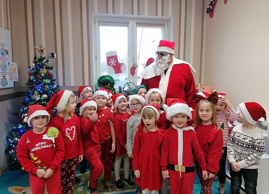 WESOŁE  MIKOŁAJKI  W  PRZEDSZKOLU grafika