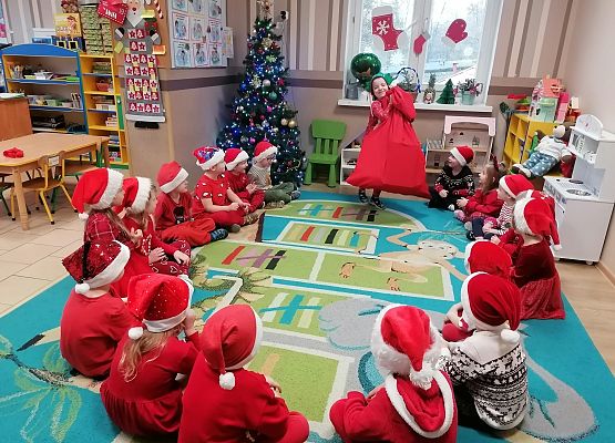 WESOŁE  MIKOŁAJKI  W  PRZEDSZKOLU grafika