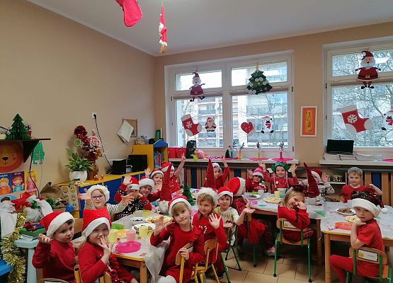 WESOŁE  MIKOŁAJKI  W  PRZEDSZKOLU grafika