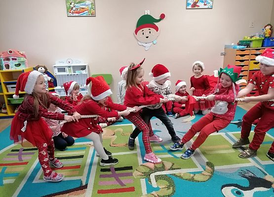 WESOŁE  MIKOŁAJKI  W  PRZEDSZKOLU grafika