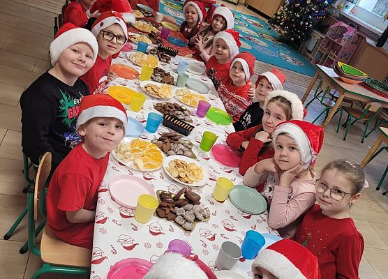 WESOŁE  MIKOŁAJKI  W  PRZEDSZKOLU grafika