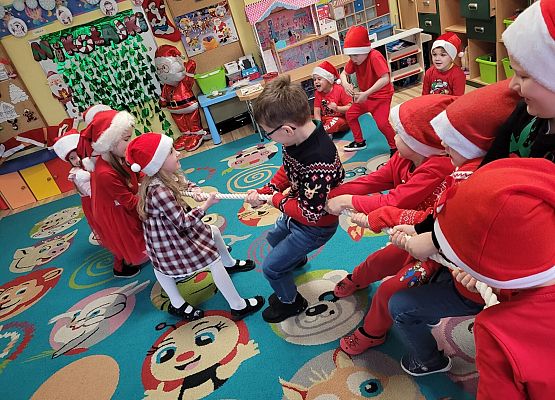 WESOŁE  MIKOŁAJKI  W  PRZEDSZKOLU grafika