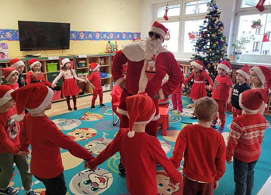 WESOŁE  MIKOŁAJKI  W  PRZEDSZKOLU grafika