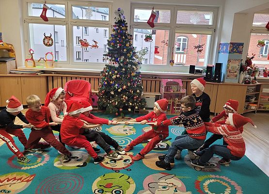 WESOŁE  MIKOŁAJKI  W  PRZEDSZKOLU grafika