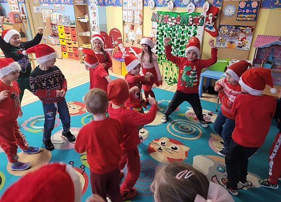 WESOŁE  MIKOŁAJKI  W  PRZEDSZKOLU grafika