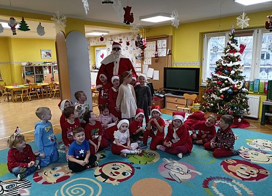 WESOŁE  MIKOŁAJKI  W  PRZEDSZKOLU grafika