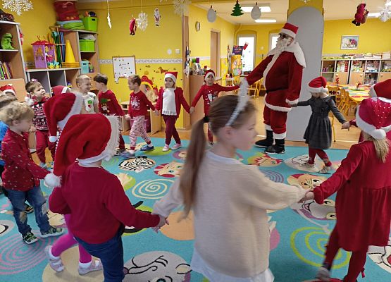 WESOŁE  MIKOŁAJKI  W  PRZEDSZKOLU grafika