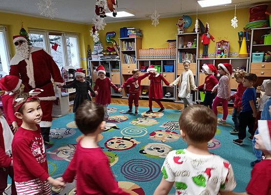 WESOŁE  MIKOŁAJKI  W  PRZEDSZKOLU grafika