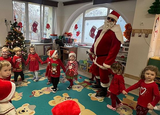 WESOŁE  MIKOŁAJKI  W  PRZEDSZKOLU grafika