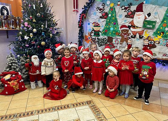 WESOŁE  MIKOŁAJKI  W  PRZEDSZKOLU grafika