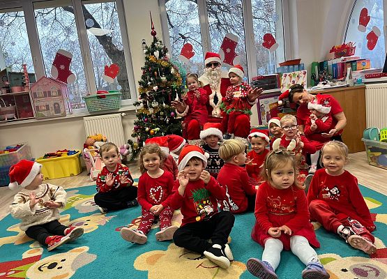 WESOŁE  MIKOŁAJKI  W  PRZEDSZKOLU grafika