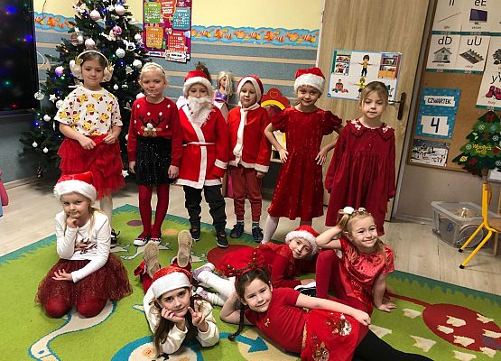 WESOŁE  MIKOŁAJKI  W  PRZEDSZKOLU grafika