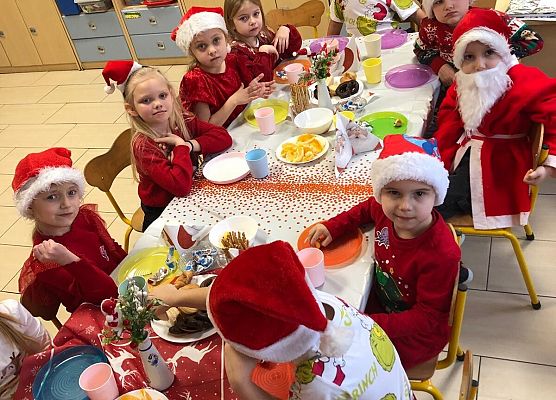 WESOŁE  MIKOŁAJKI  W  PRZEDSZKOLU grafika