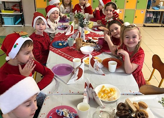 WESOŁE  MIKOŁAJKI  W  PRZEDSZKOLU grafika