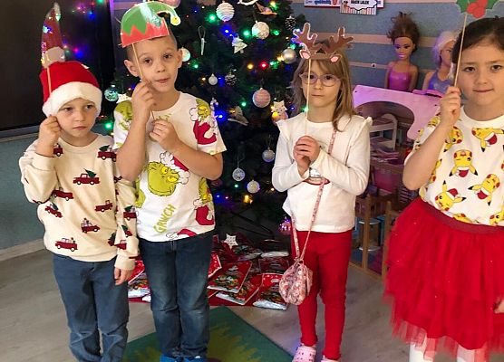 WESOŁE  MIKOŁAJKI  W  PRZEDSZKOLU grafika