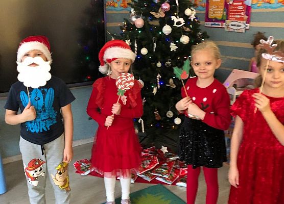 WESOŁE  MIKOŁAJKI  W  PRZEDSZKOLU grafika