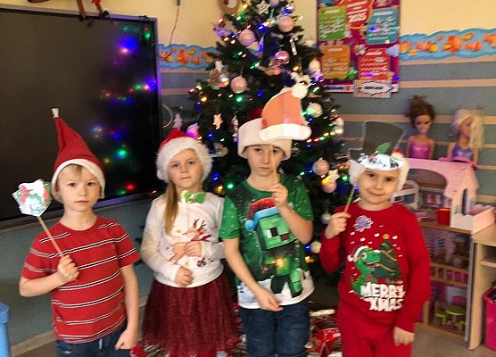 WESOŁE  MIKOŁAJKI  W  PRZEDSZKOLU grafika