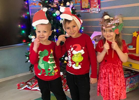 WESOŁE  MIKOŁAJKI  W  PRZEDSZKOLU grafika