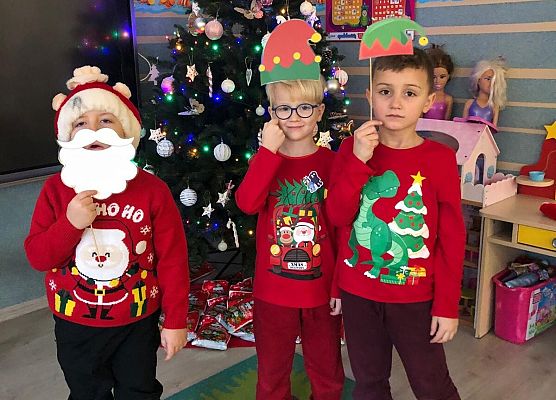 WESOŁE  MIKOŁAJKI  W  PRZEDSZKOLU grafika