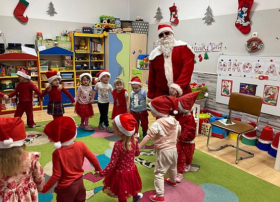 WESOŁE  MIKOŁAJKI  W  PRZEDSZKOLU grafika