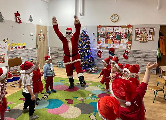 WESOŁE  MIKOŁAJKI  W  PRZEDSZKOLU grafika