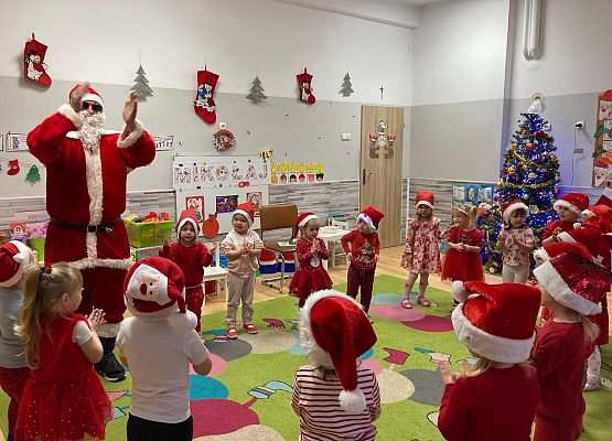 WESOŁE  MIKOŁAJKI  W  PRZEDSZKOLU grafika